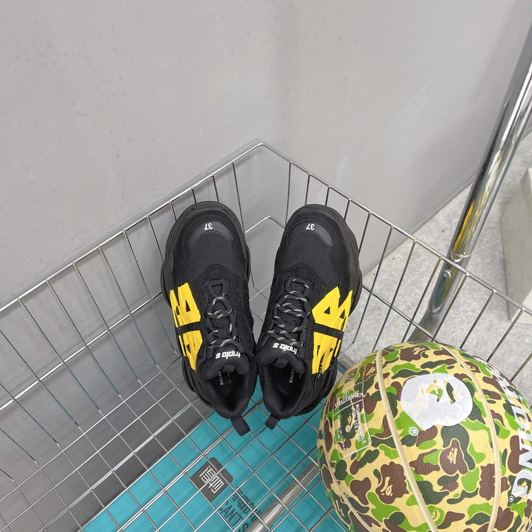 OOBB-- 218593i161 536737WTRST1070 1.0 Triple S item:E-X076I0504